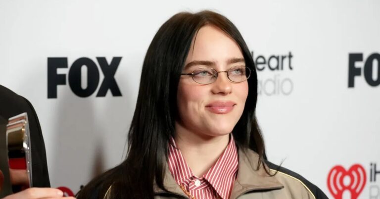 how much does billie eilish weight